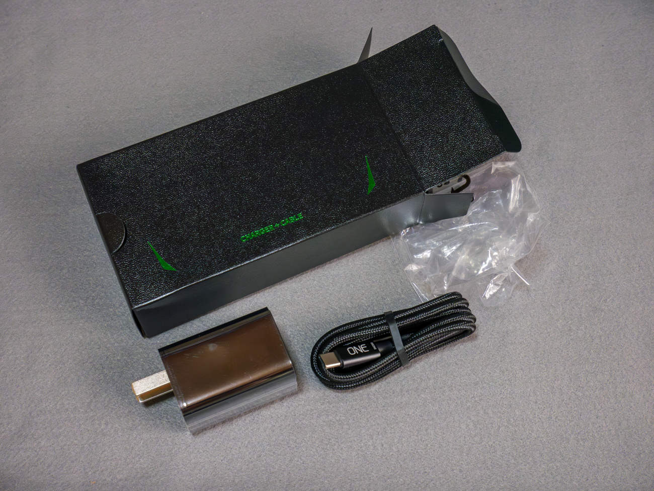 充電器を箱から出した