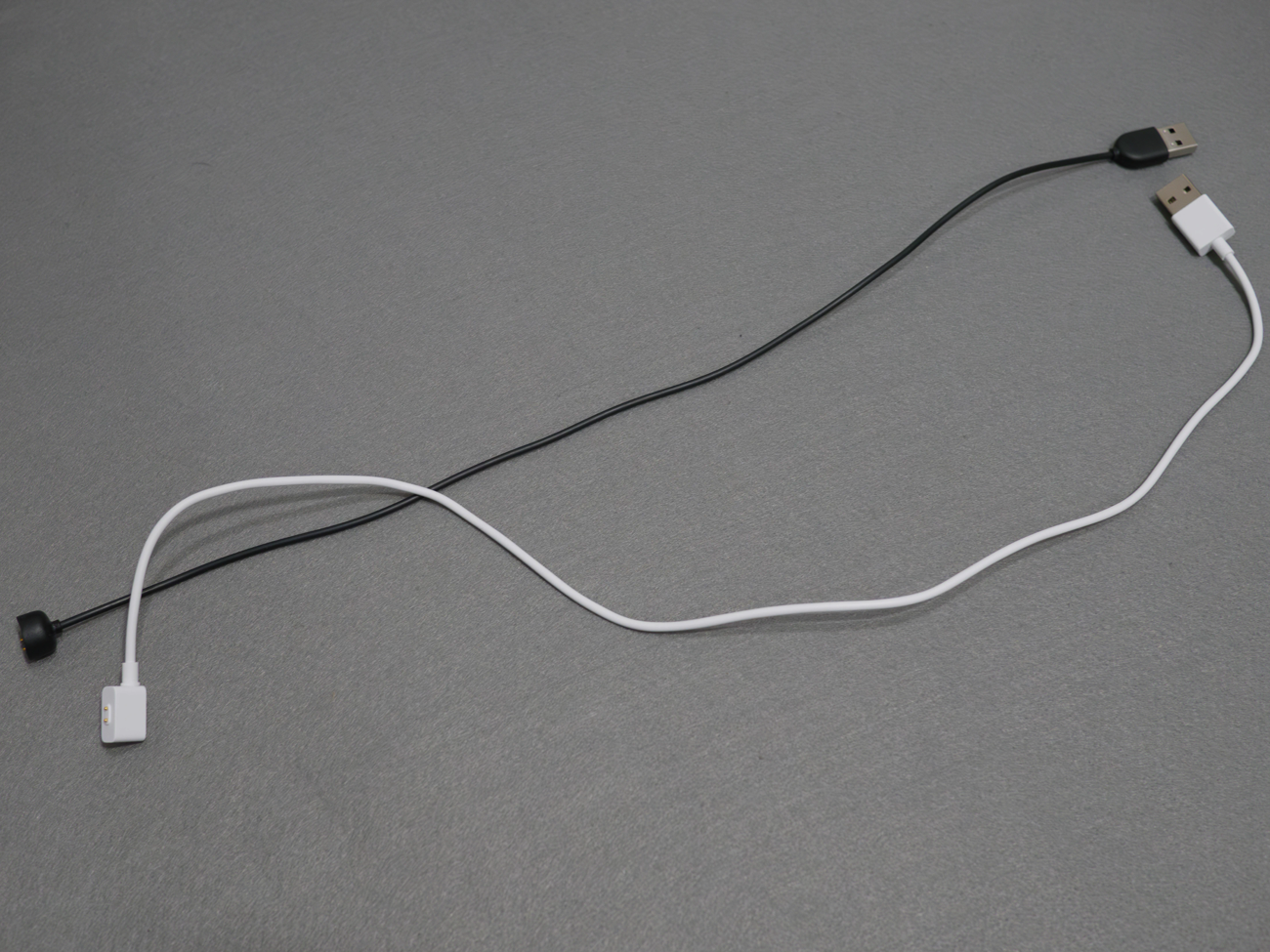 充電ケーブルの長さは9の方が長い